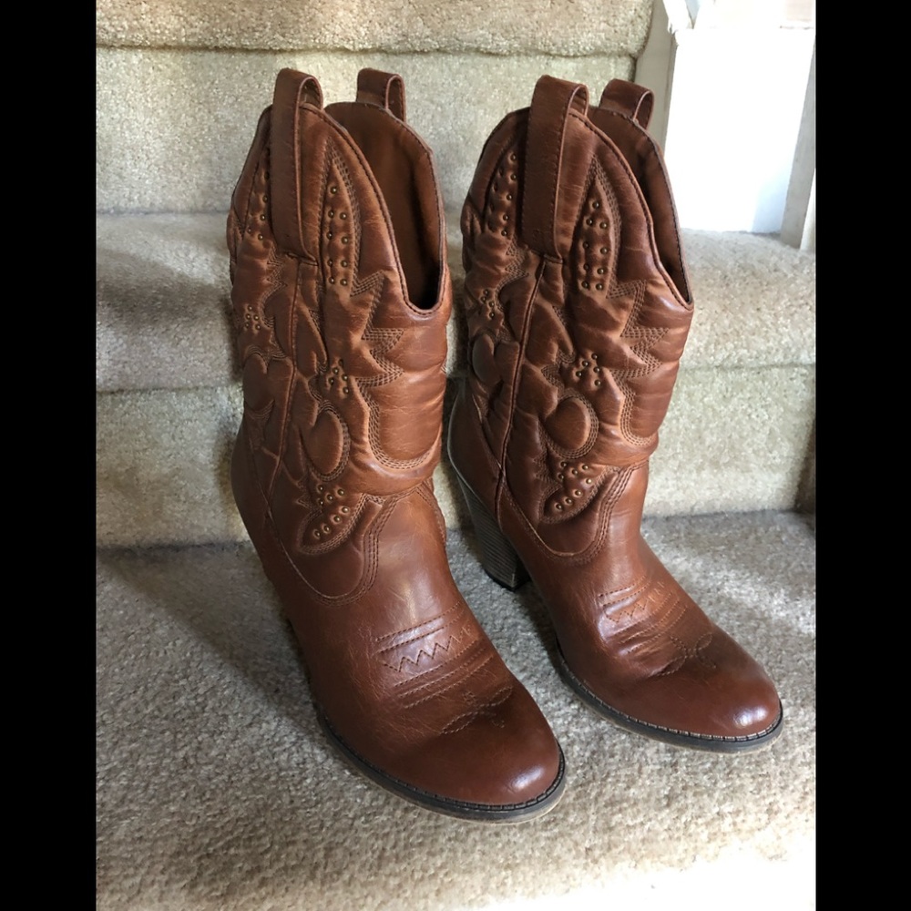 Woman’s Boots. Size 8.5